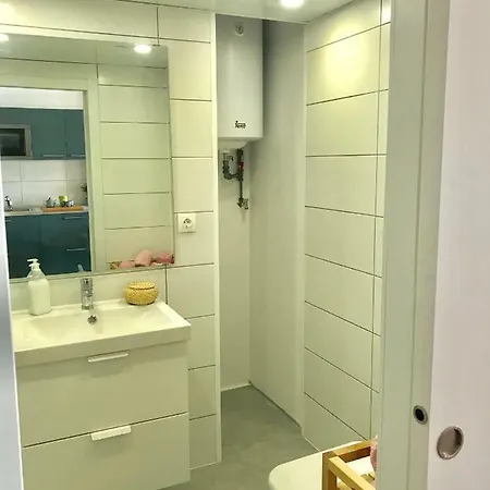 Elm Apartment *